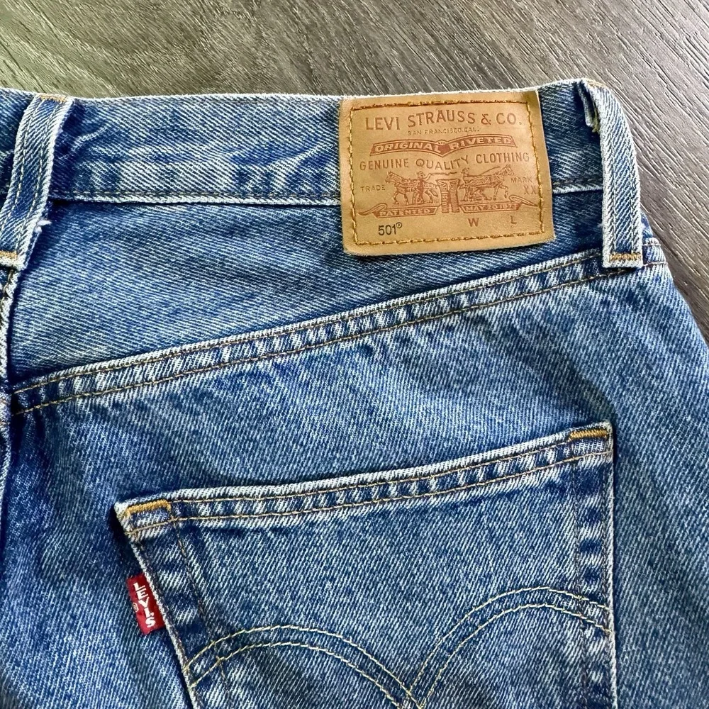 Levis 501 Jeans Mens 28X30‎ Medium Wash Blue Straight Leg Button Fly Waterless